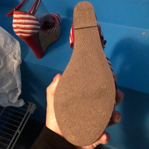 Sole Obsession Women's Red Wedge Sandal Size 7 - Picture 6 of 7